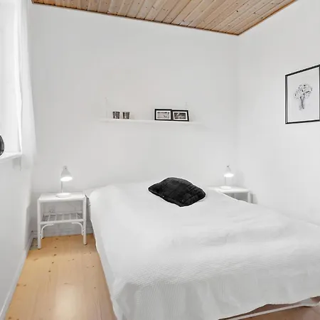 2 Bedroom Cozy In Holiday home