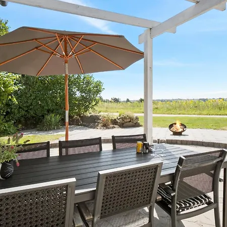 2 Bedroom Cozy In Holiday home