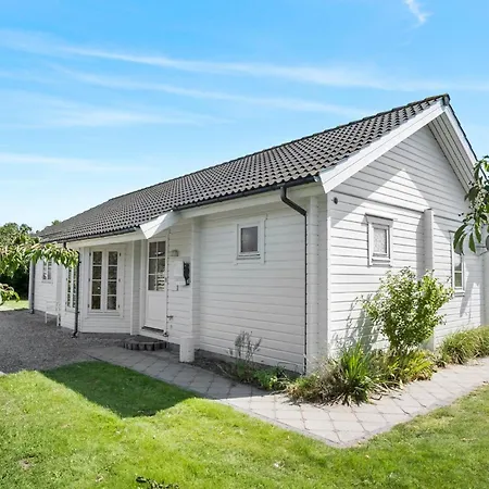 2 Bedroom Cozy In Holiday home Millinge