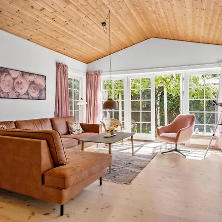 2 Bedroom Cozy In * Millinge