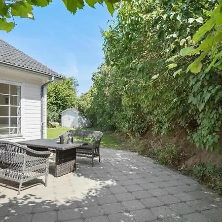 2 Bedroom Cozy In Holiday home