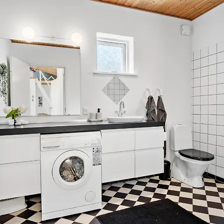 2 Bedroom Cozy In *